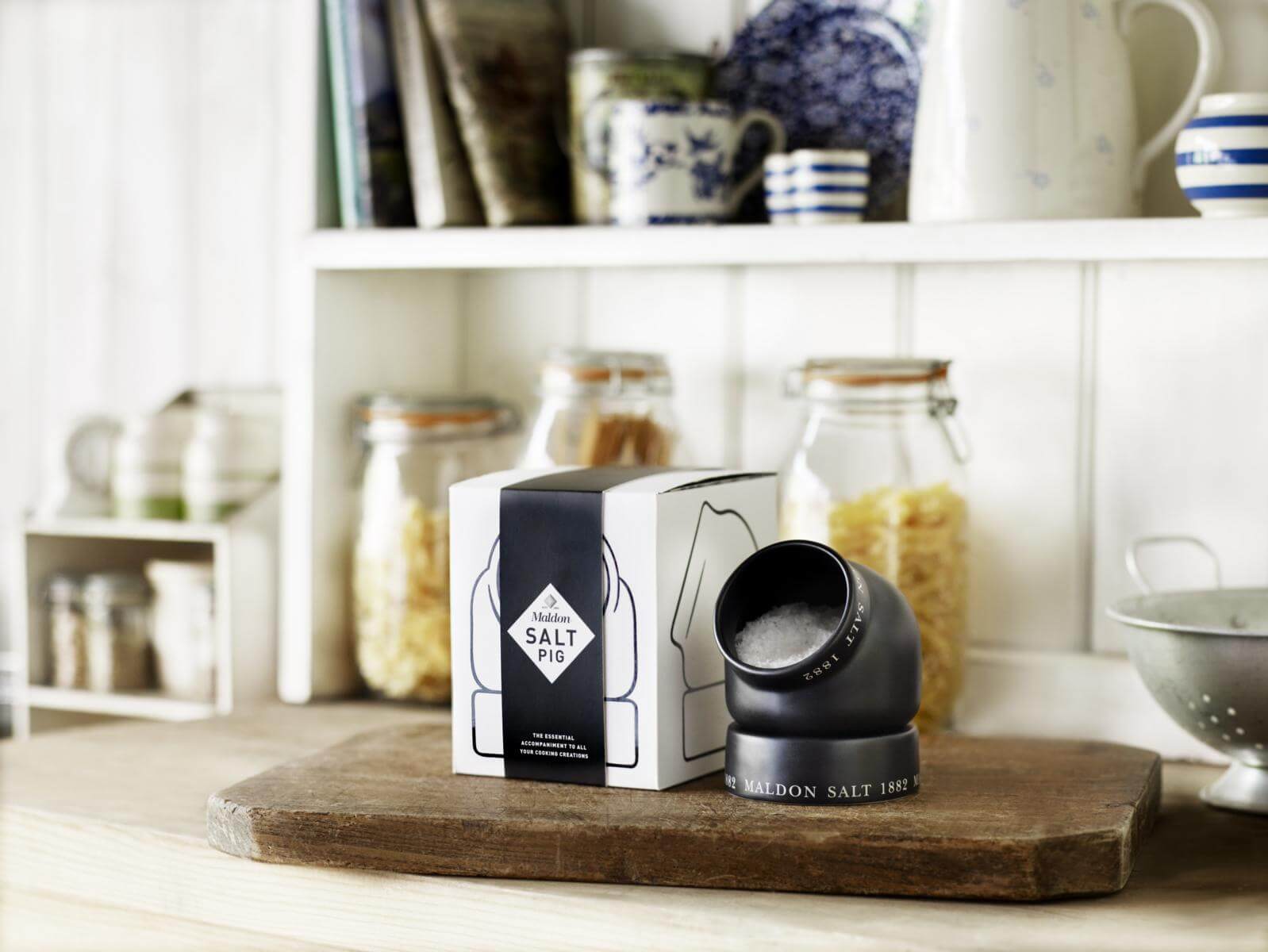 Maldon Salt Pig, Keramik Behälter schwarz inkl. Maldon Sea Salt Flakes